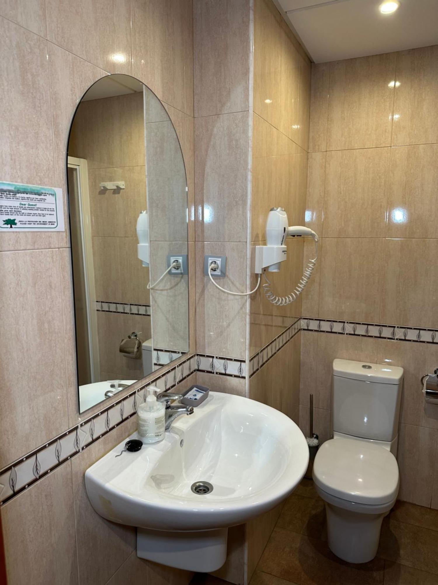 Hostal Venecia Monzon Exterior photo