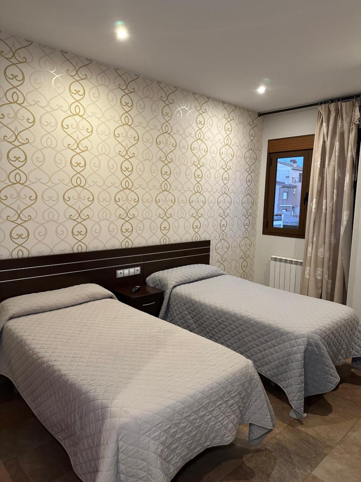 Hostal Venecia Monzon Exterior photo