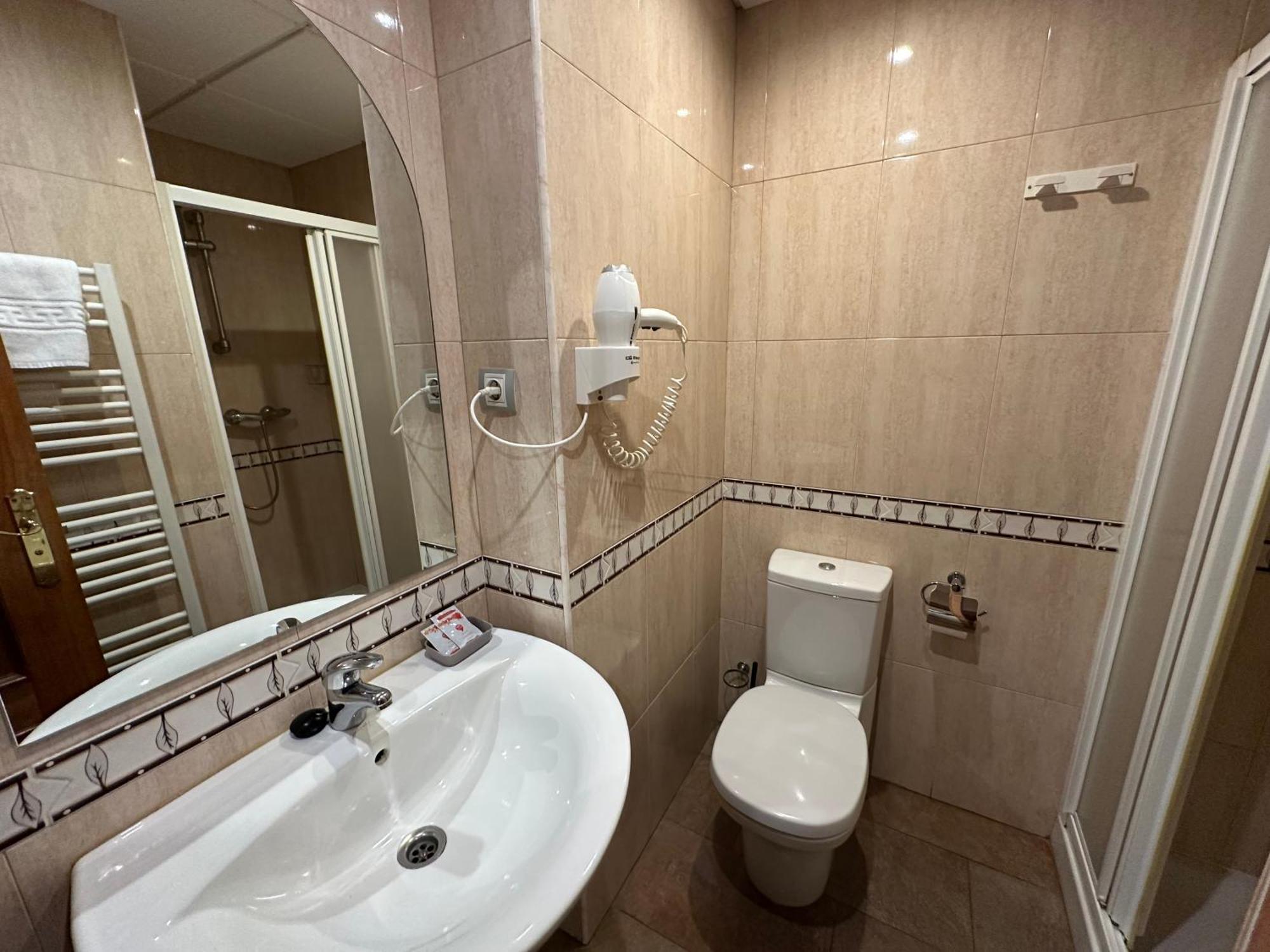 Hostal Venecia Monzon Exterior photo